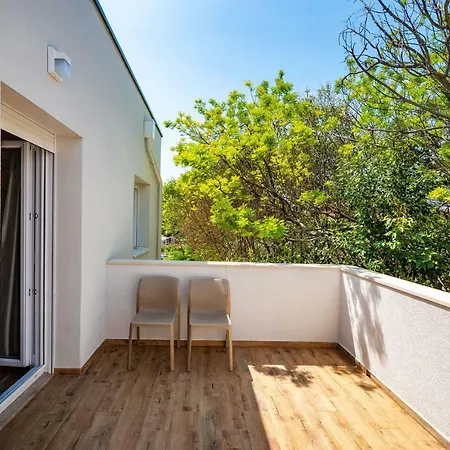 Idassa Family House Apartman *